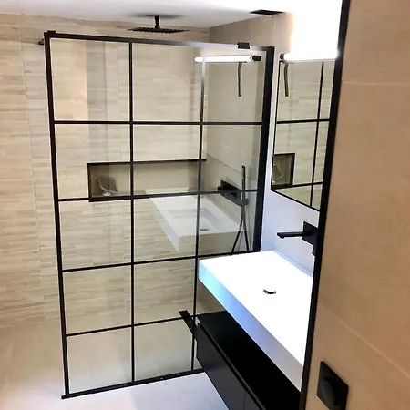 Piscine Proche Centre * קאן