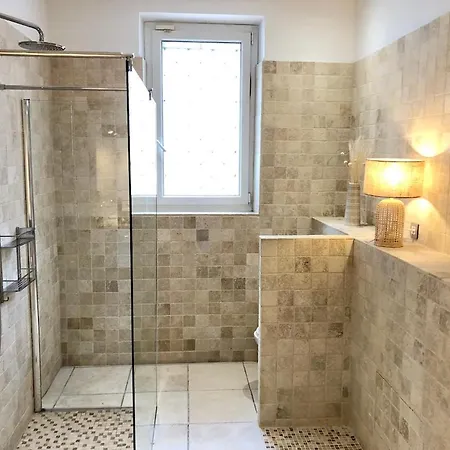 Piscine Proche Centre Villa